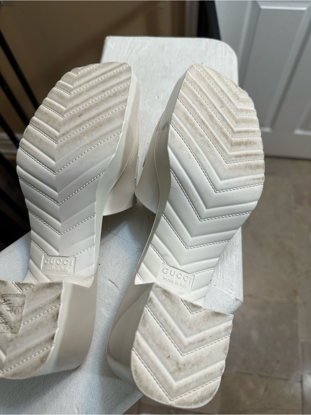 Gucci Off White Patent Logo Slide Mules Size 39 - Picture 4 of 5